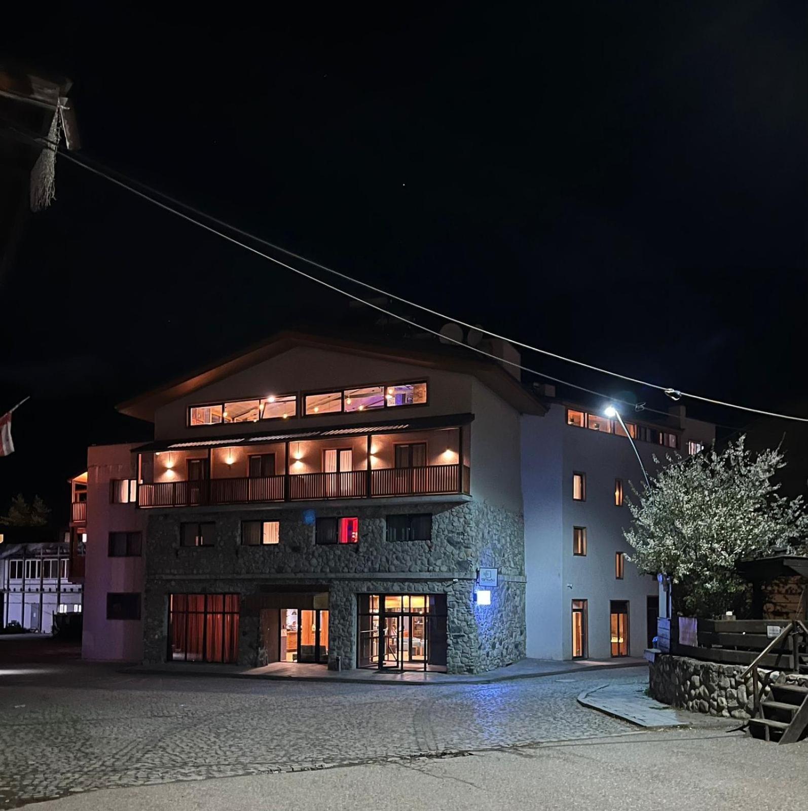 Hotel Posta Mestia Ngoại thất bức ảnh